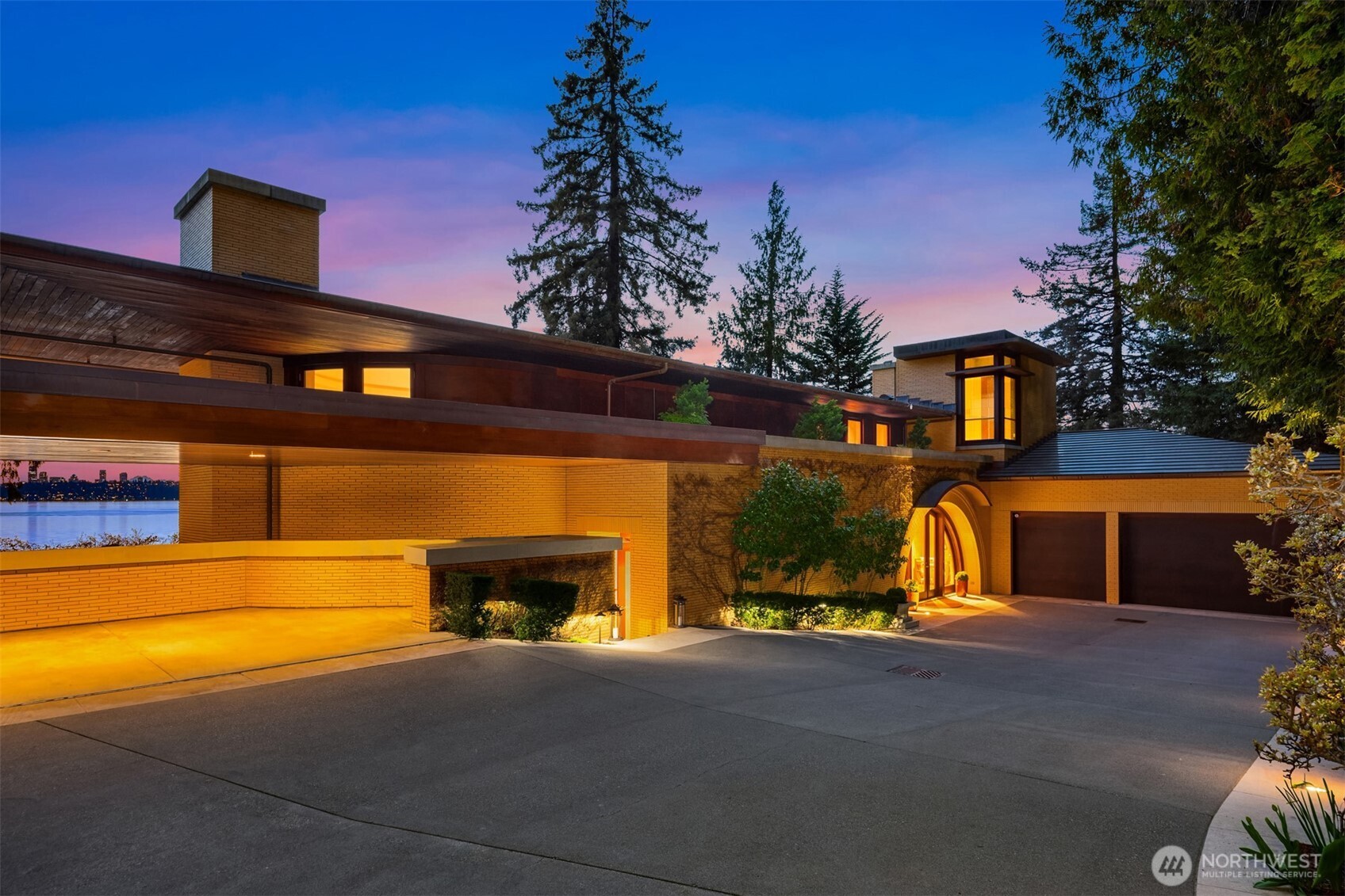 415 Shoreland Drive SE