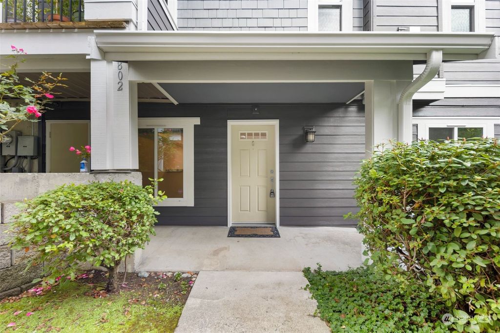 Photo of 5541 Lakemont Boulevard SE #802, Bellevue, WA 98006 (MLS # 2008495)