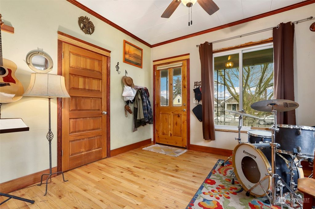 Photo of 1916 Rockefeller Avenue, Everett, WA 98201 (MLS # 2040848)