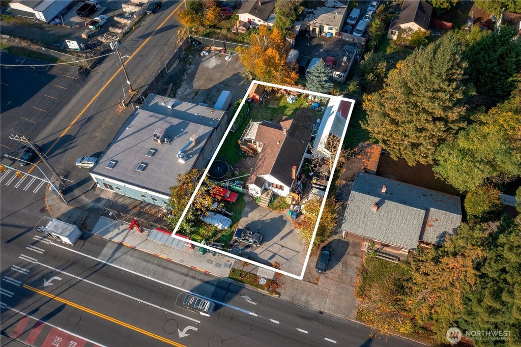 Photo of 11061 16th Avenue SW, Seattle, WA 98146 (MLS # 2332810)