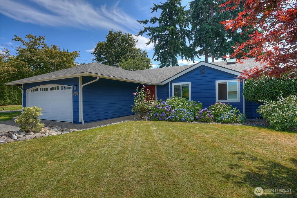 Photo of 1717 SW 347th Place, Federal Way, WA 98023 (MLS # 2403427)