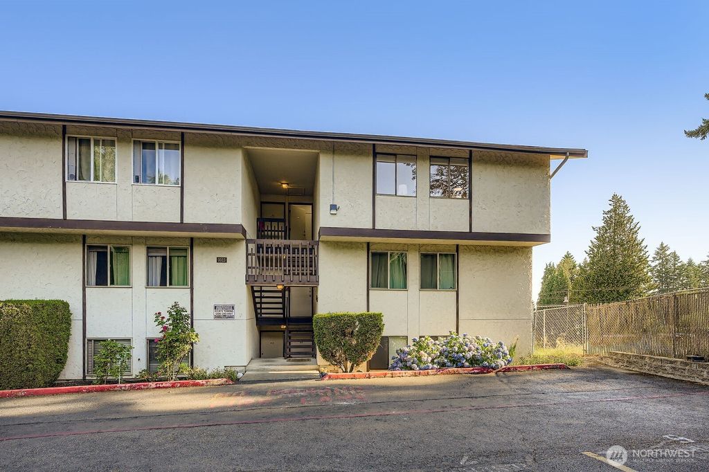 Photo of 3523 S 160 Street #C5, SeaTac, WA 98188 (MLS # 2416066)