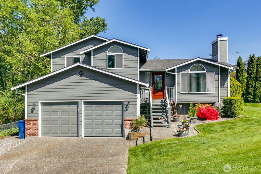 Photo of 8925 19th Place SE, Lake Stevens, WA 98258 (MLS # 2515276)
