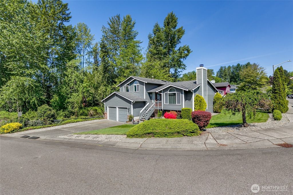 Photo of 8925 19th Place SE, Lake Stevens, WA 98258 (MLS # 2515276)