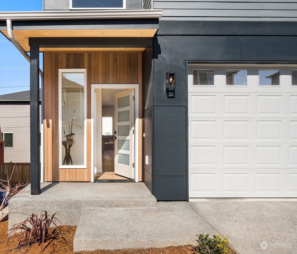 Photo of 14304 Jefferson Way #5, Lynnwood, WA 98087 (MLS # 2048162)