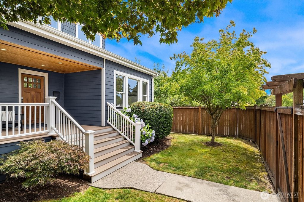 Photo of 6302 15th Avenue NE, Seattle, WA 98115 (MLS # 2557908)