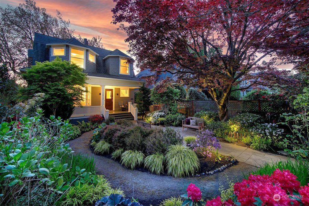 Photo of 1613 8th Avenue W, Seattle, WA 98119 (MLS # 2235712)
