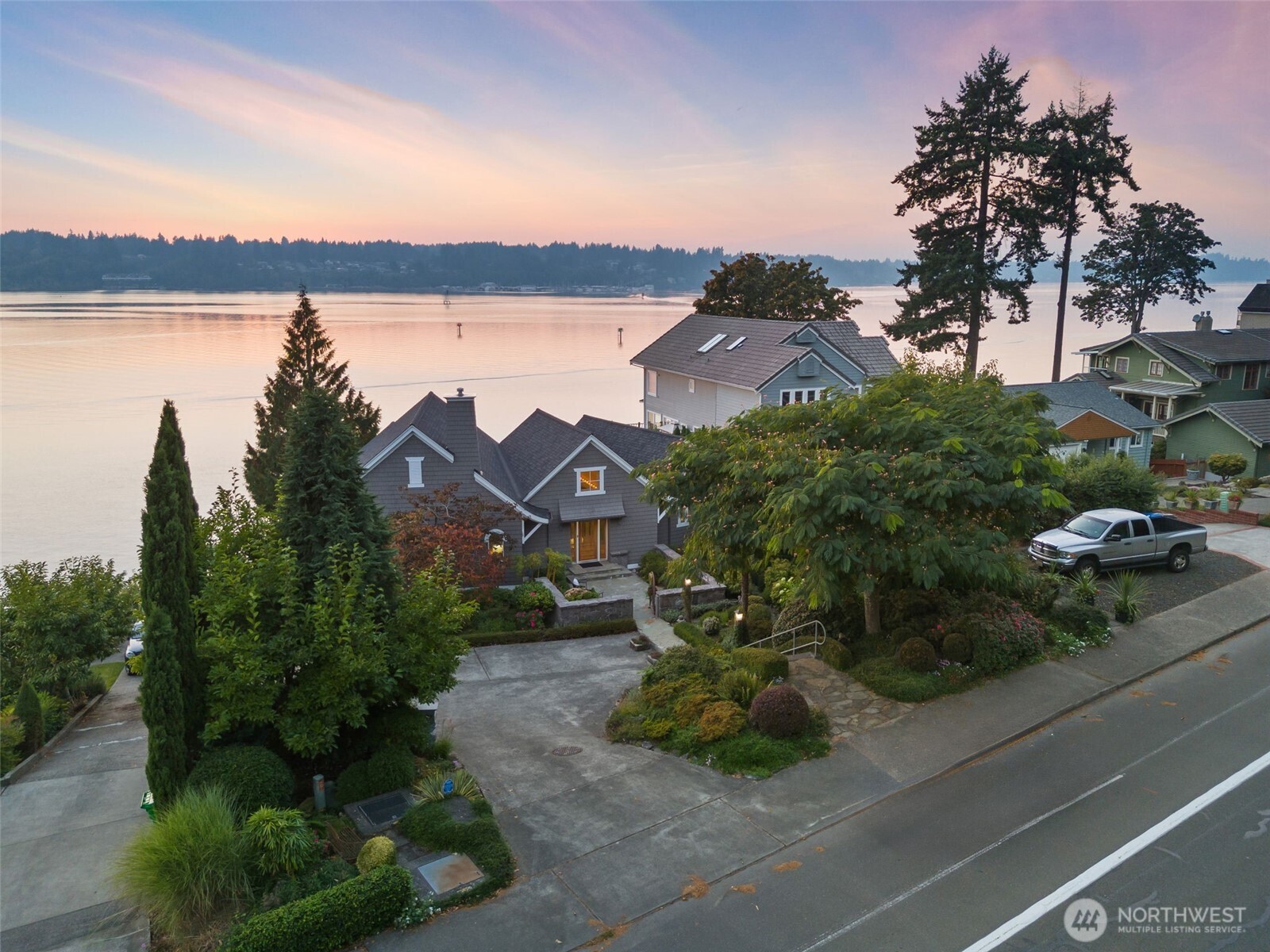 1907 East Bay Drive NE