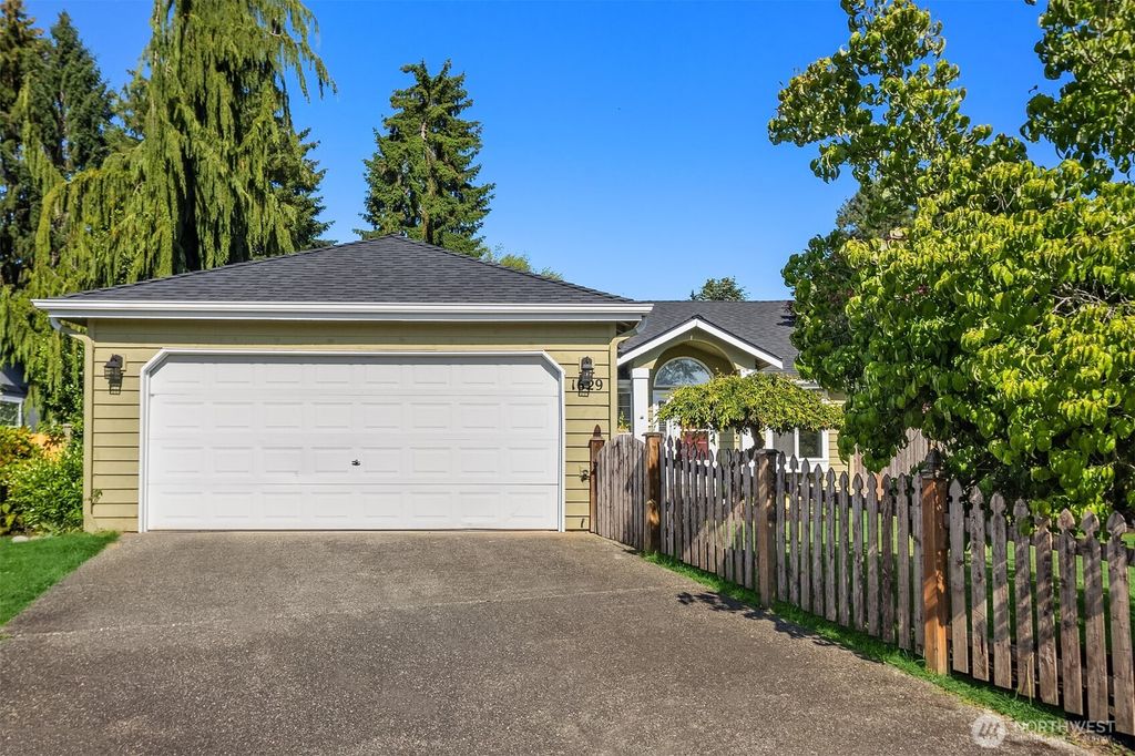 Photo of 1629 Meadow Place, Snohomish, WA 98290 (MLS # 2392671)