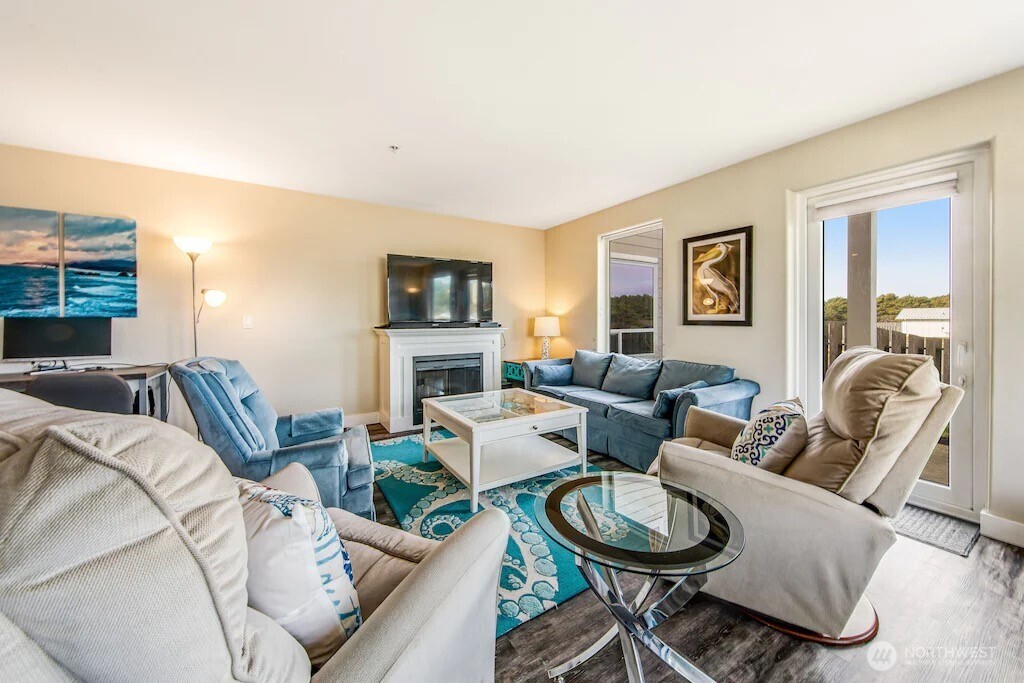 1600 W Ocean Avenue W 1019