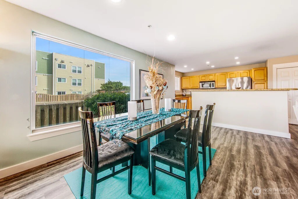 1600 W Ocean Avenue W 1019