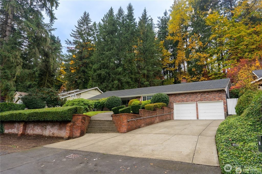 Photo of 233 130th Avenue NE, Bellevue, WA 98005 (MLS # 2514061)