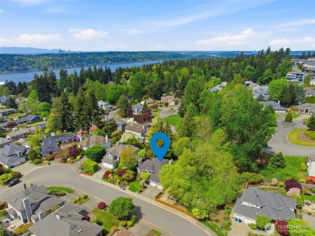 Photo of 11738 SE 78th Place, Newcastle, WA 98056 (MLS # 2518255)