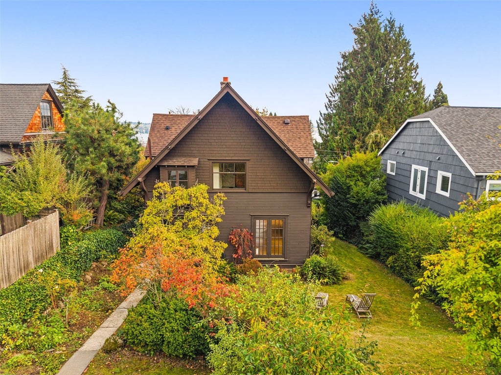 Photo of 1123 38th Ave AVE, Seattle, WA 98122 (MLS # 2596565)