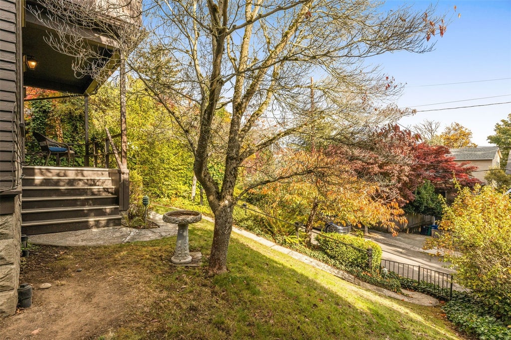 Photo of 1123 38th Ave AVE, Seattle, WA 98122 (MLS # 2596565)