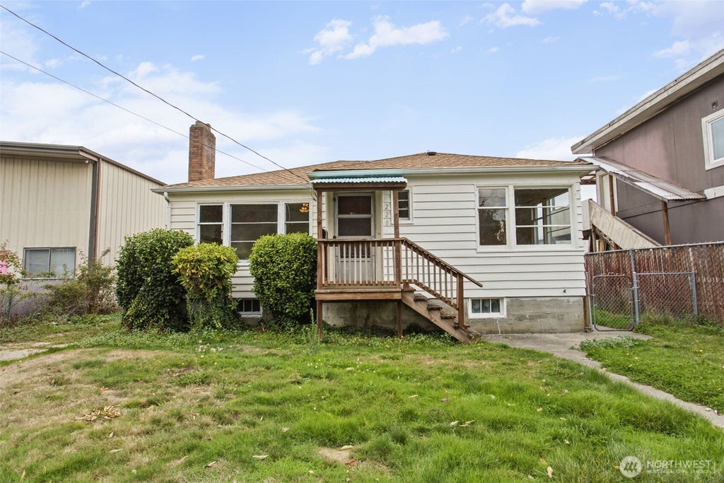 Photo of 220 S Tobin Street, Renton, WA 98057 (MLS # 2590956)