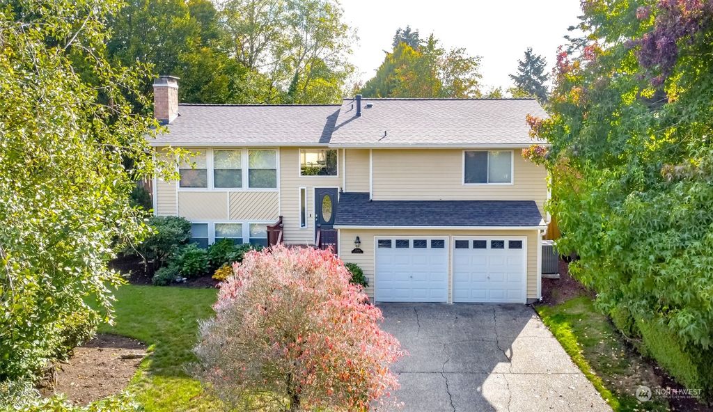 Photo of 33906 28th Place SW, Federal Way, WA 98023 (MLS # 2289375)