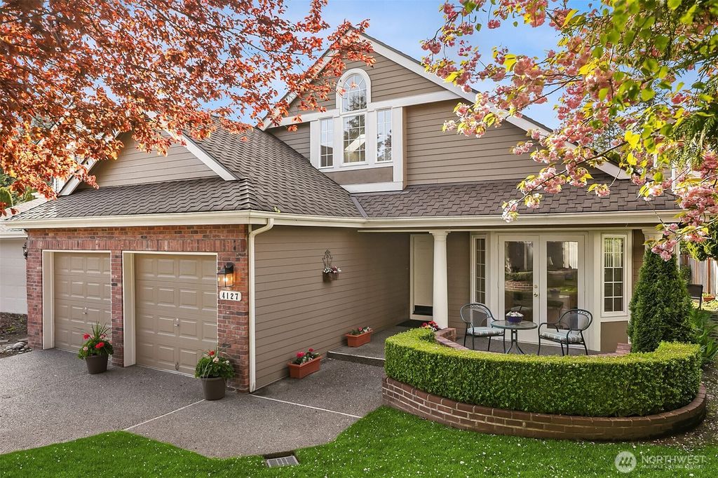 Photo of 4127 257th Court SE, Sammamish, WA 98029 (MLS # 2373628)