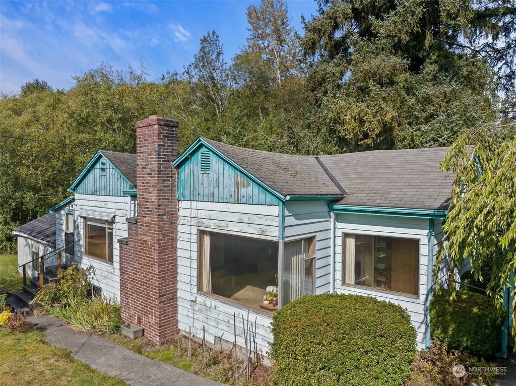 Photo of 15215 88th Avenue NE, Kenmore, WA 98028 (MLS # 2298712)