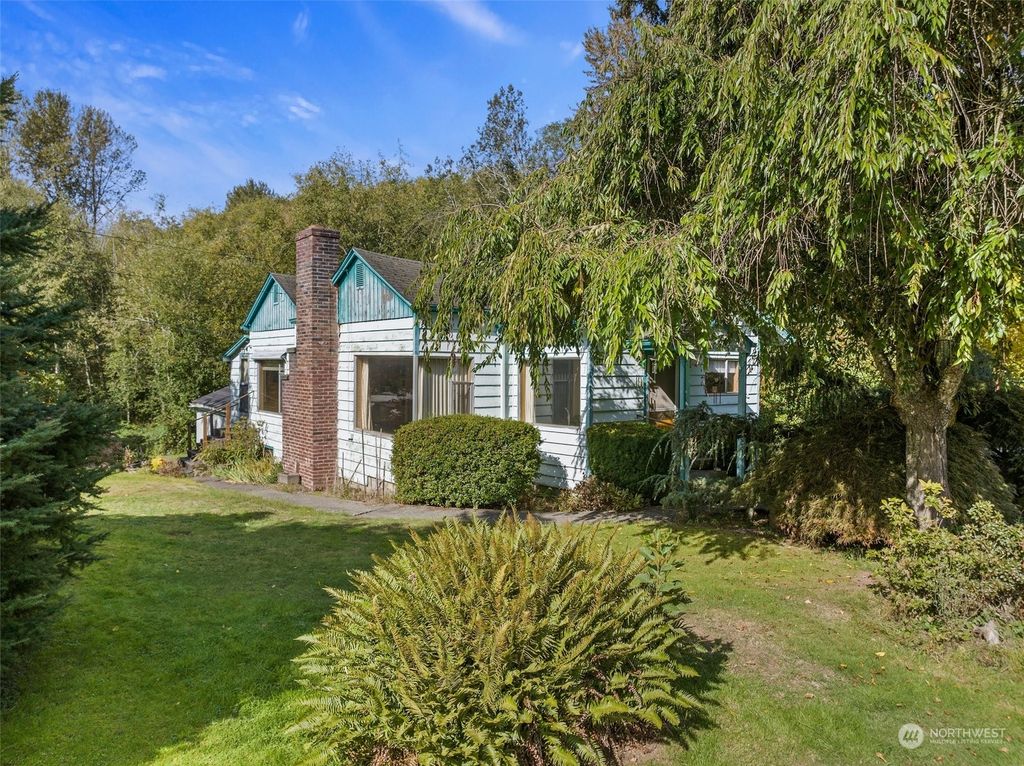 Photo of 15215 88th Avenue NE, Kenmore, WA 98028 (MLS # 2298712)