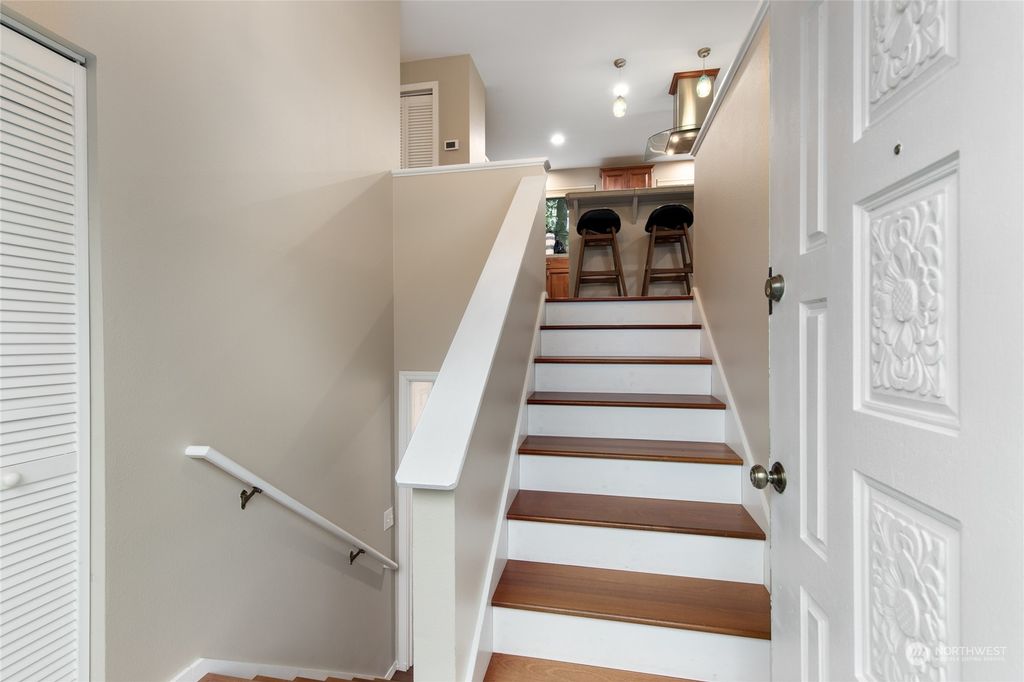 Photo of 20213 54th Place NE, Lake Forest Park, WA 98155 (MLS # 2330631)