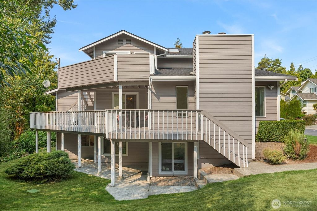 Photo of 6129 115th Place SE, Bellevue, WA 98006 (MLS # 2430912)