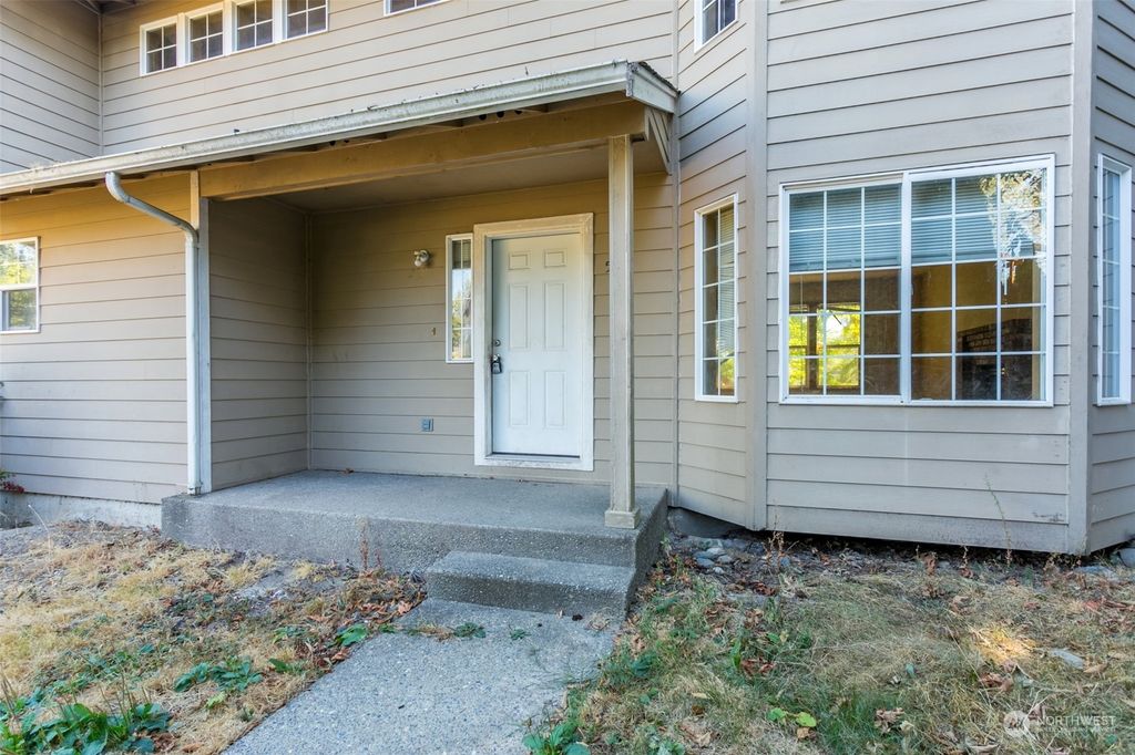 Photo of 512 21st Avenue Ct E, Milton, WA 98354 (MLS # 1977658)