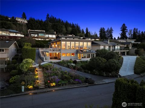 Photo of 4640 Somerset Place SE, Bellevue, WA 98006 (MLS # 2510510)