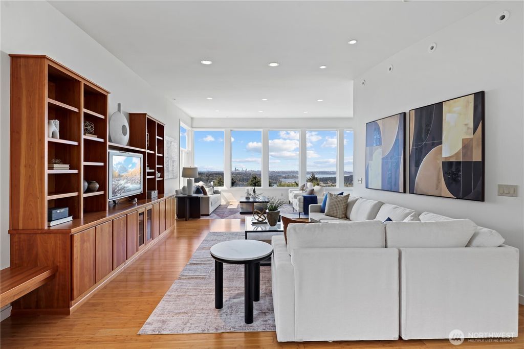 Photo of 4640 Somerset Place SE, Bellevue, WA 98006 (MLS # 2510510)