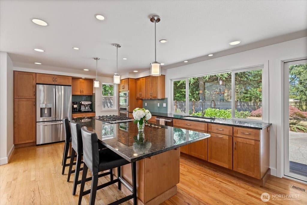 Photo of 8510 SE 72nd Street, Mercer Island, WA 98040 (MLS # 2571657)