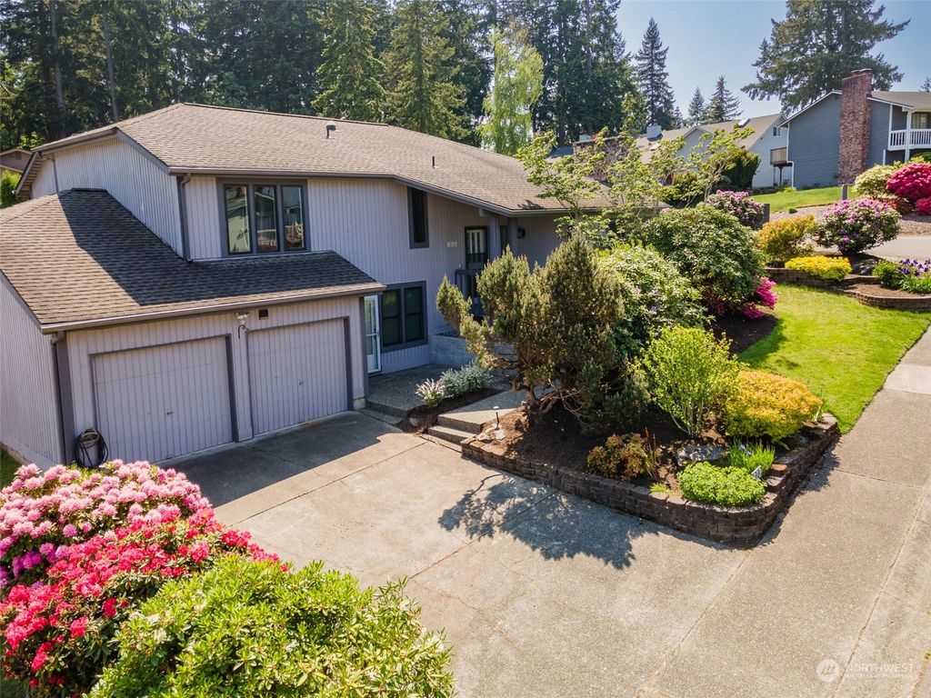 Photo of 213 SW 325th Place, Federal Way, WA 98023 (MLS # 2076988)