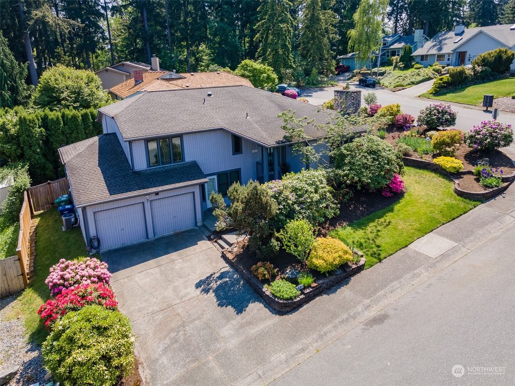 Photo of 213 SW 325th Place, Federal Way, WA 98023 (MLS # 2076988)