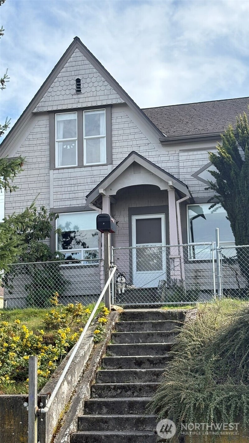 502 E Wright Avenue