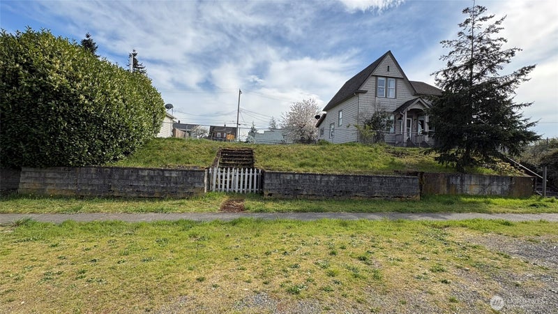 502 E Wright Avenue