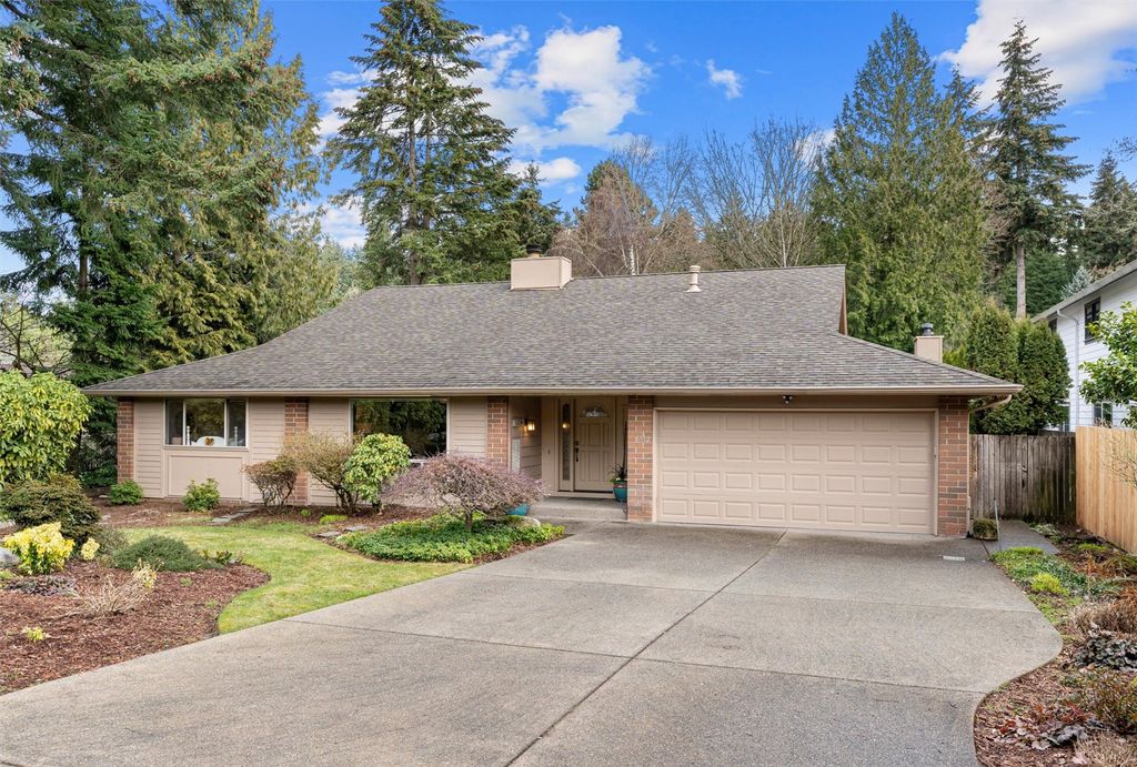 Photo of 6512 117th Place SE, Bellevue, WA 98006 (MLS # 2334309)