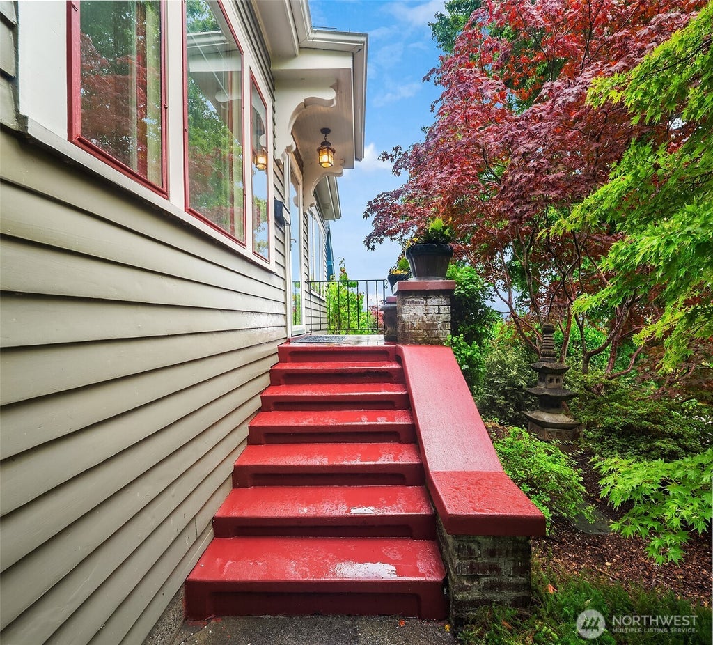 Photo of 2609 Queen Anne Avenue N, Seattle, WA 98126 (MLS # 2579284)