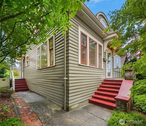 Photo of 2609 Queen Anne Avenue N, Seattle, WA 98126 (MLS # 2579284)
