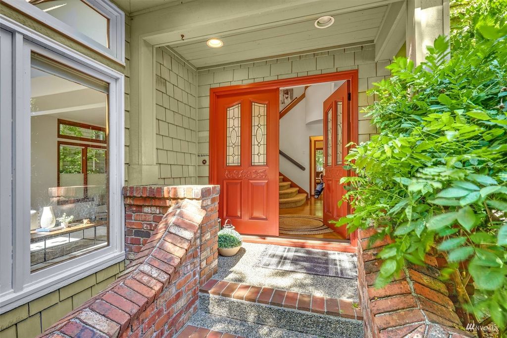 Photo of 22220 NE 25th Way, Sammamish, WA 98074 (MLS # 1925748)