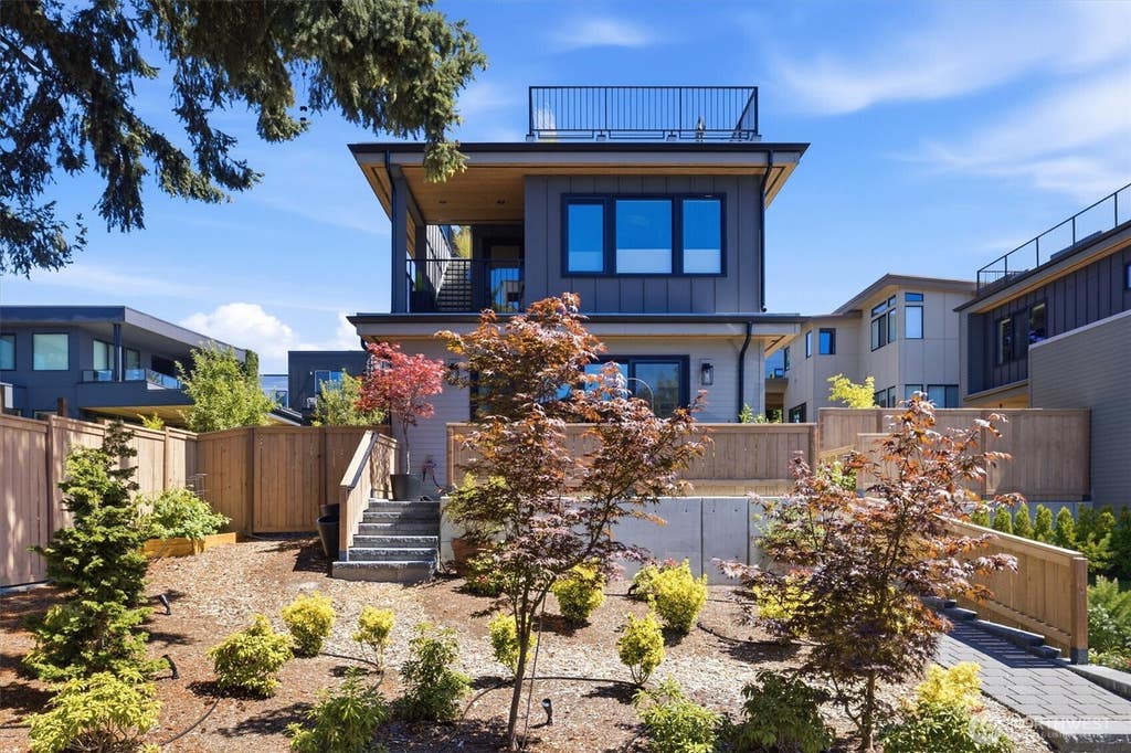 Photo of 120 15th Avenue, Kirkland, WA 98033 (MLS # 2566769)