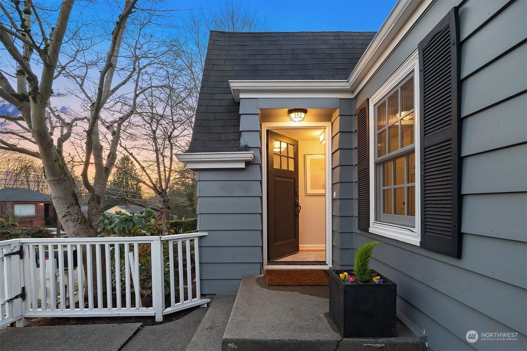 Photo of 4324 NE 55th Street, Seattle, WA 98105 (MLS # 2030262)