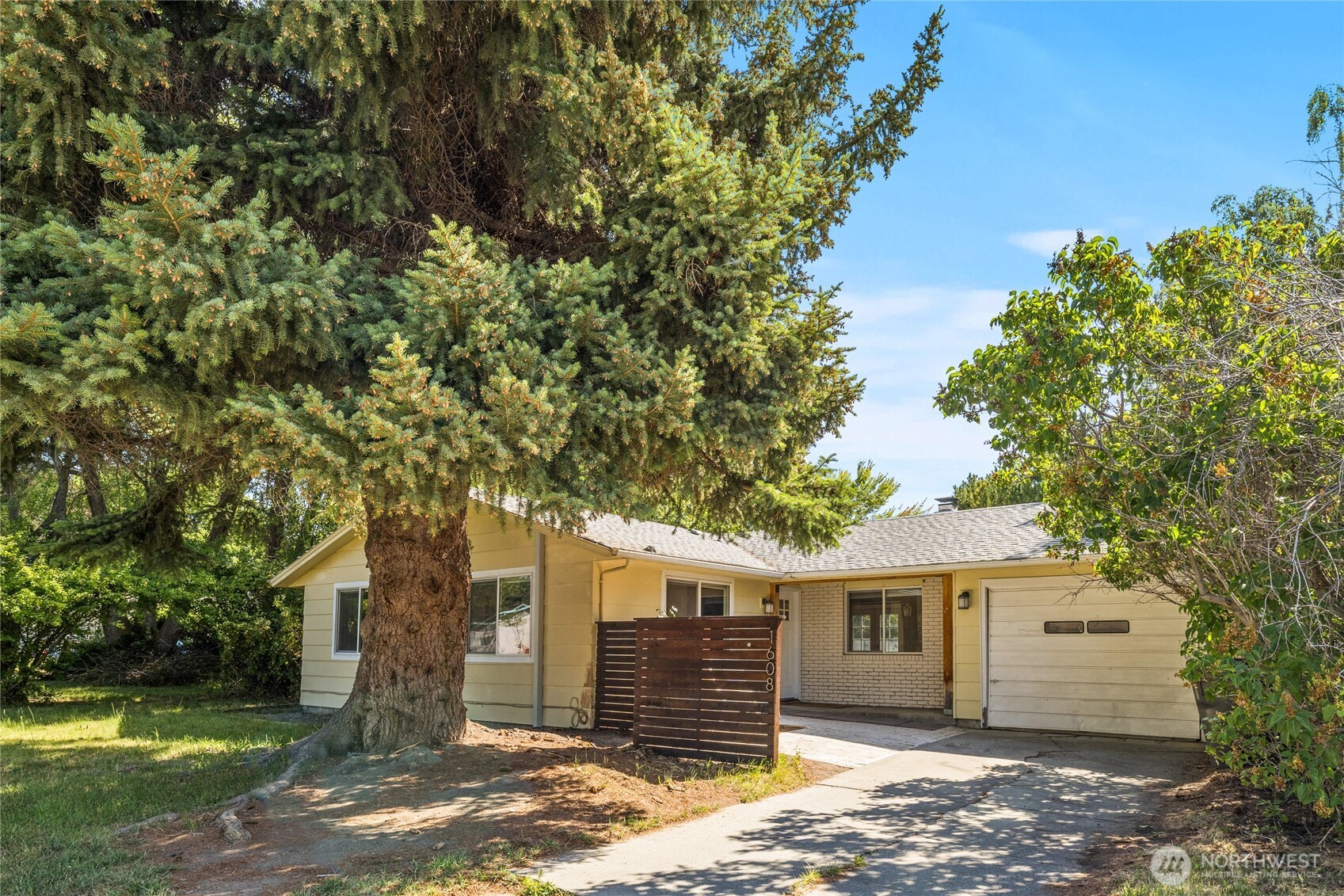 1608 N Glen