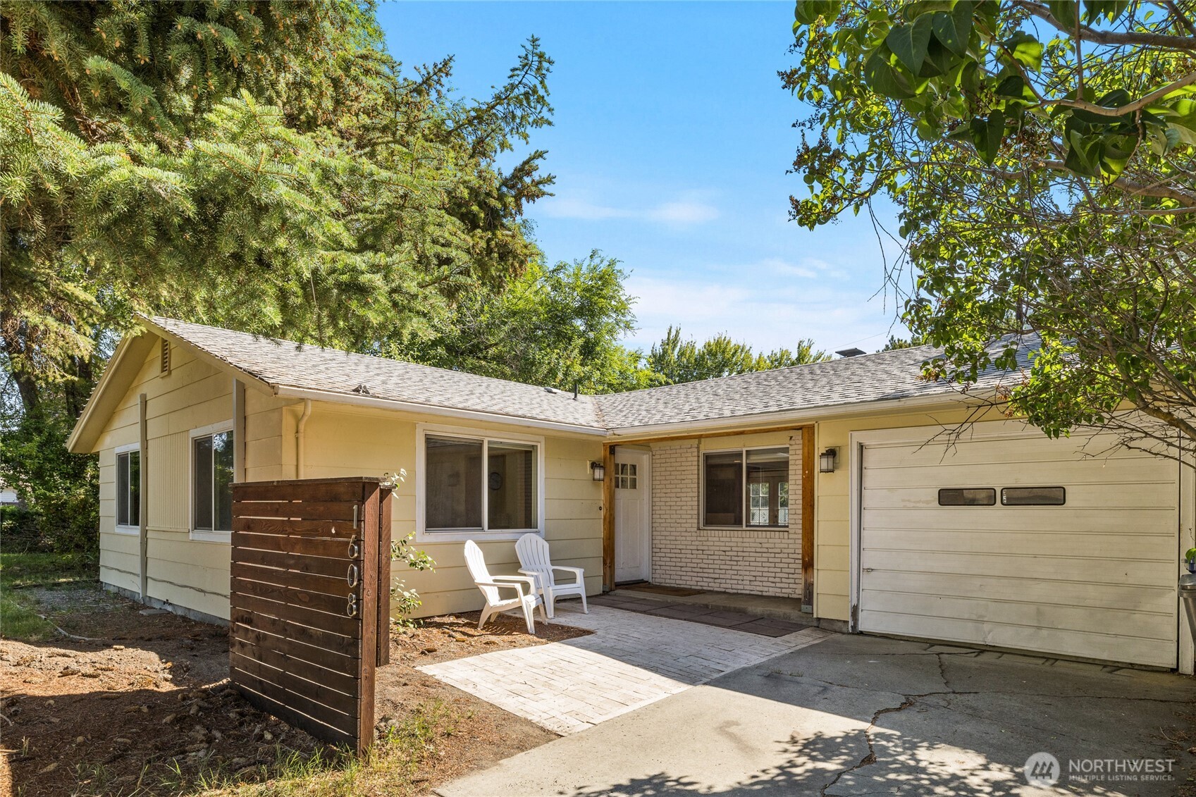 1608 N Glen