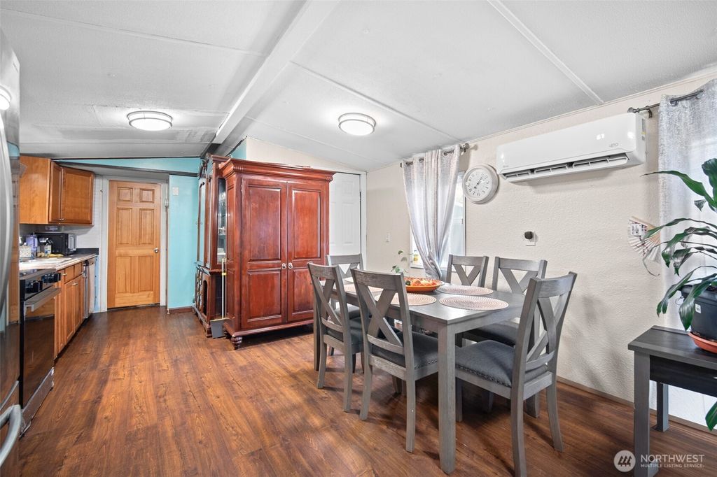 Photo of 1400 5595 Old N 30th Street, Mount Vernon, WA 98273 (MLS # 2485769)