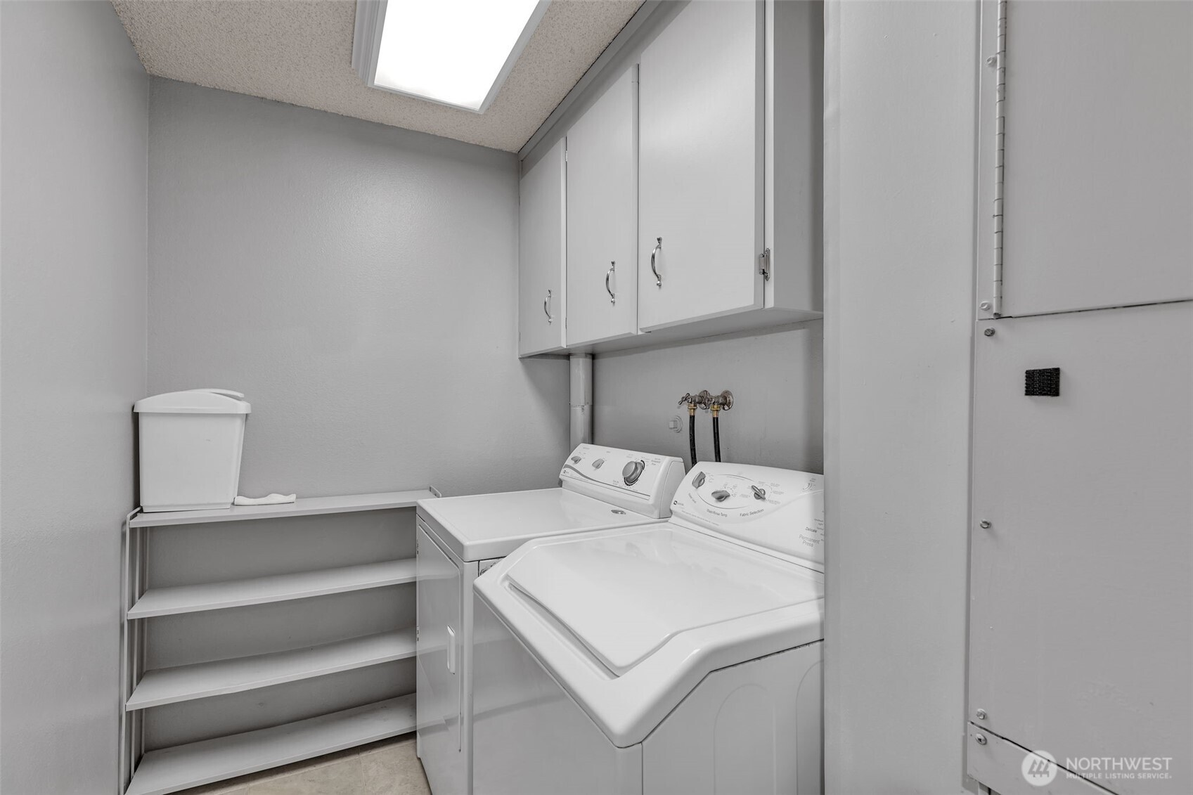 Tacoma, Washington 98422, United States, 3 Bedrooms Bedrooms, ,3 BathroomsBathrooms,Residential,Active,79427