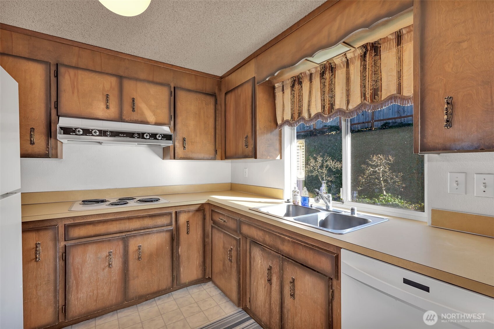 Tacoma, Washington 98422, United States, 3 Bedrooms Bedrooms, ,3 BathroomsBathrooms,Residential,Active,79427