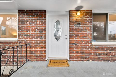 Photo of 10109 Becker Drive SW, Lakewood, WA 98499 (MLS # 2026723)