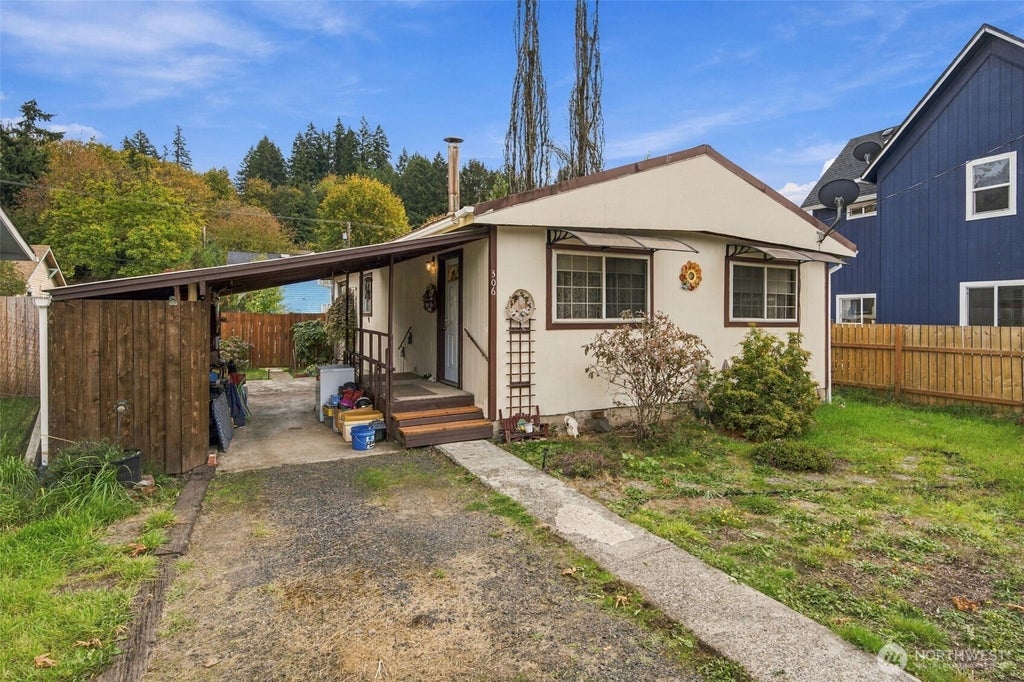 Photo of 306 SE Front Street, Winlock, WA 98596 (MLS # 2594715)