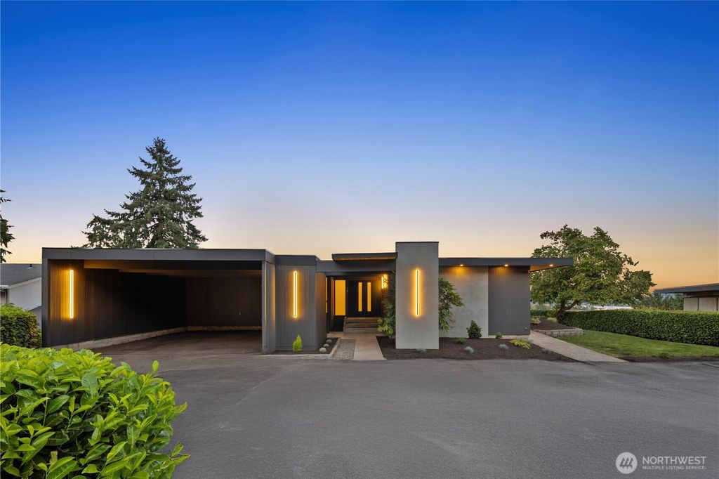 Photo of 212 Hi Crest Drive, Auburn, WA 98001 (MLS # 2436233)