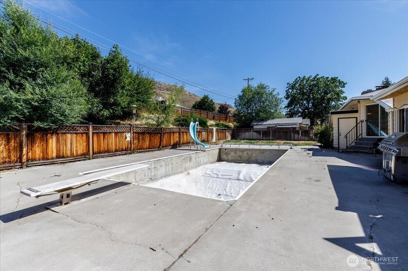 801 Tulip Street