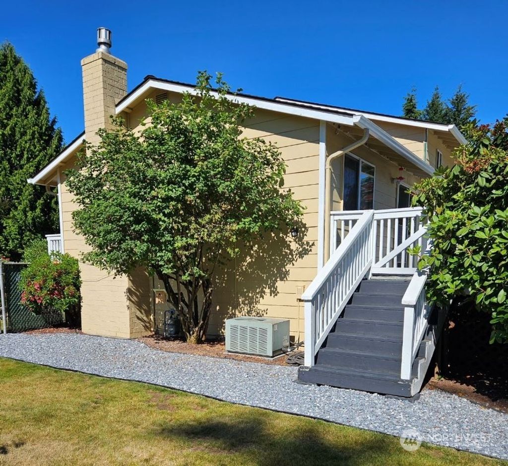 Photo of 4203 S 297th Place, Auburn, WA 98001 (MLS # 2313687)